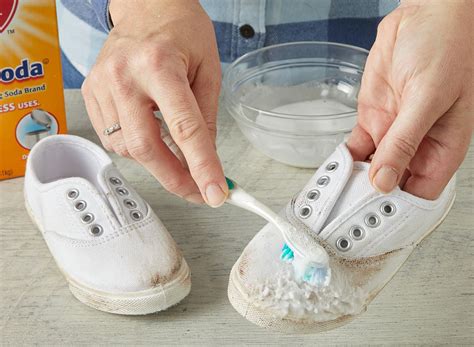 keeping white canvas shoes clean